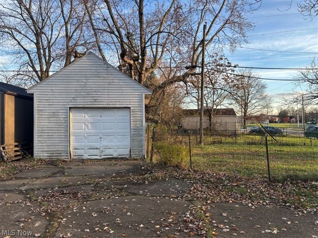 1820 Midway Avenue NE, Canton, OH 44705