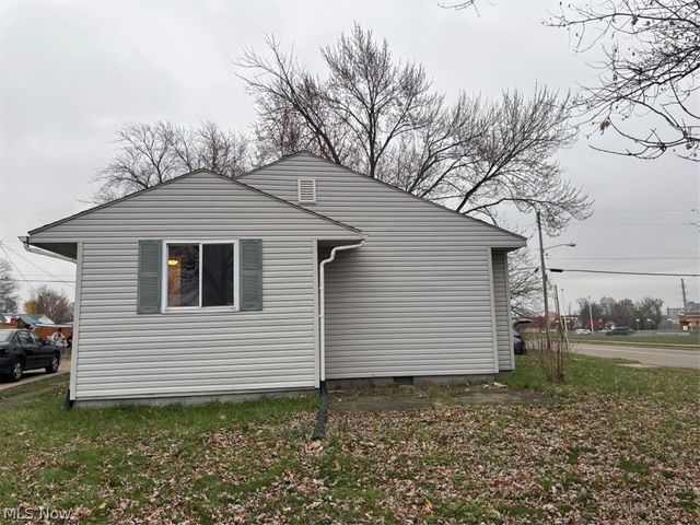 1820 Midway Avenue NE, Canton, OH 44705