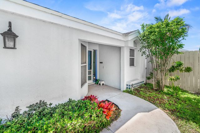 69 King Fisher Way, Boynton Beach, FL 33436