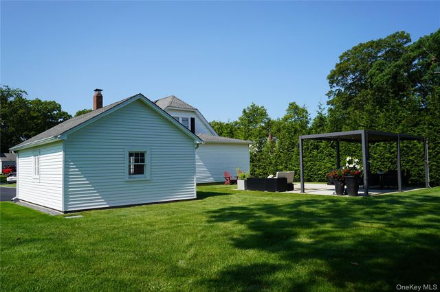 24 Pegs Lane, Riverhead, NY 11901