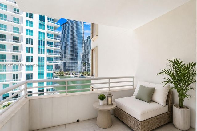 888 Brickell Key Dr 1002, Miami, FL 33131