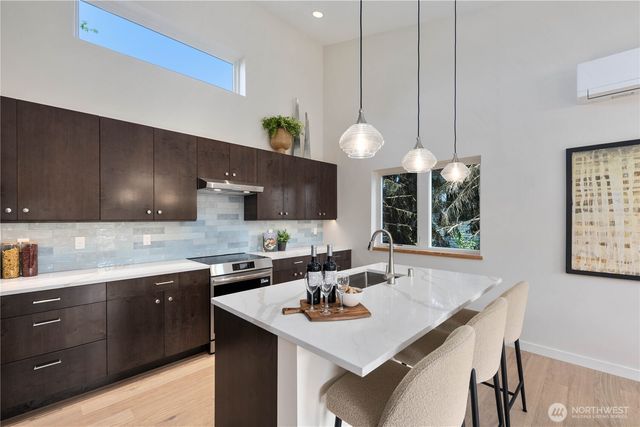 8625 30th Avenue SW, Seattle, WA 98126