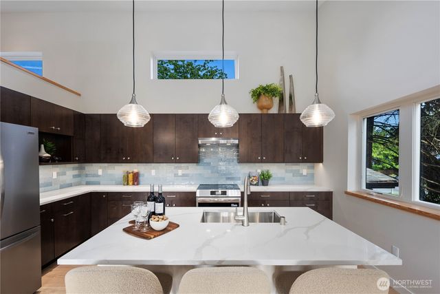 8625 30th Avenue SW, Seattle, WA 98126
