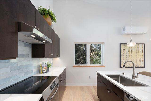 8625 30th Avenue SW, Seattle, WA 98126