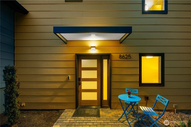 8625 30th Avenue SW, Seattle, WA 98126