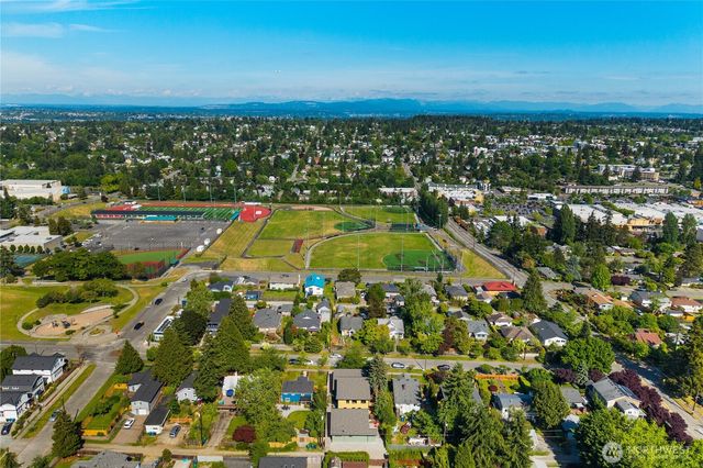 8625 30th Avenue SW, Seattle, WA 98126