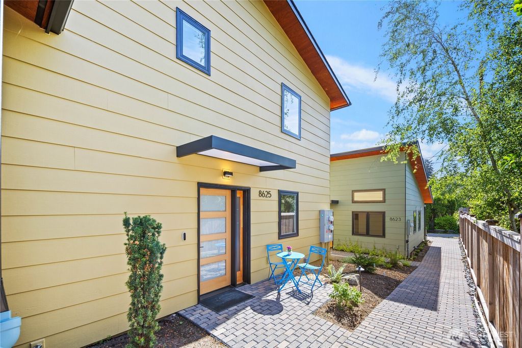 8625 30th Avenue SW, Seattle, WA 98126