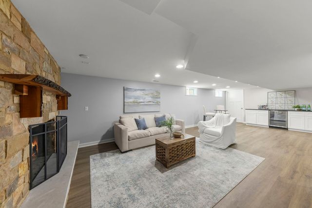 1008 Anne Road, Naperville, IL 60540