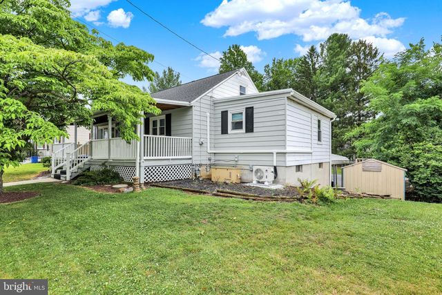 514 W HIGH ST, Womelsdorf, PA 19567