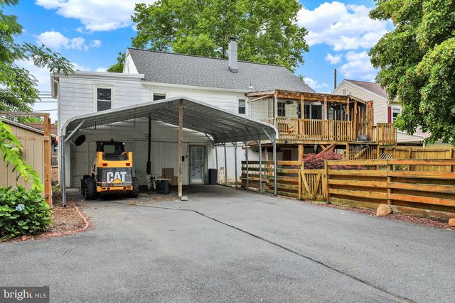 514 W HIGH ST, Womelsdorf, PA 19567