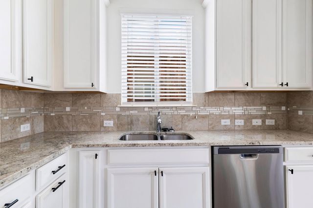 139 Palm DR, Buda, TX 78610