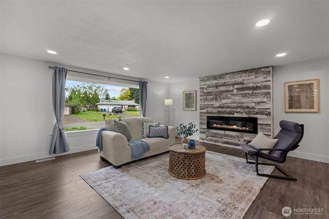 14912 SE 270th Place, Kent, WA 98042
