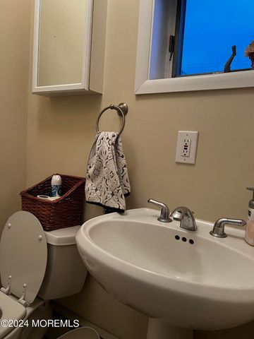 499 W Park Avenue, Oakhurst, NJ 07755