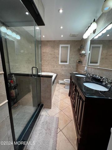 499 W Park Avenue, Oakhurst, NJ 07755