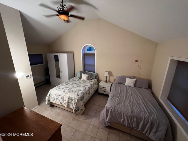 499 W Park Avenue, Oakhurst, NJ 07755