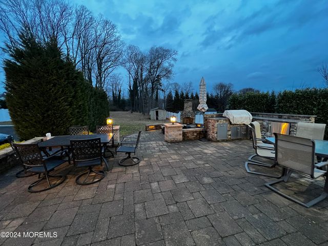 499 W Park Avenue, Oakhurst, NJ 07755