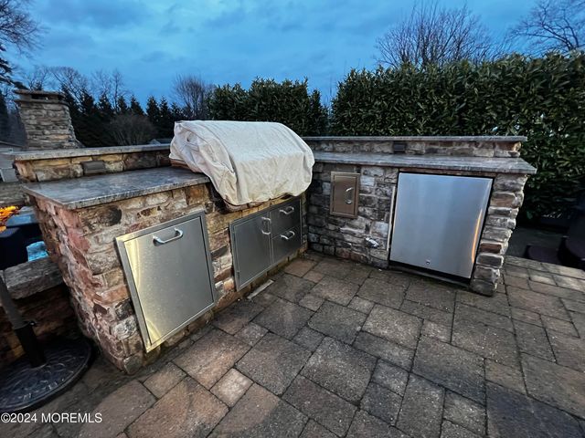 499 W Park Avenue, Oakhurst, NJ 07755