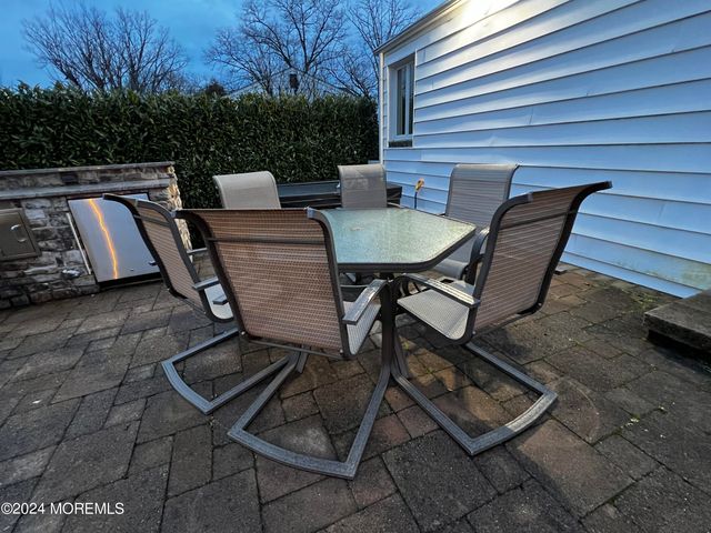 499 W Park Avenue, Oakhurst, NJ 07755