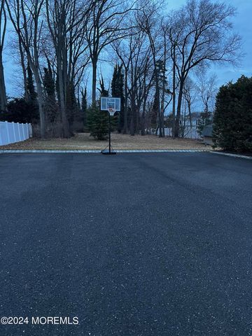 499 W Park Avenue, Oakhurst, NJ 07755