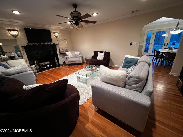 499 W Park Avenue, Oakhurst, NJ 07755