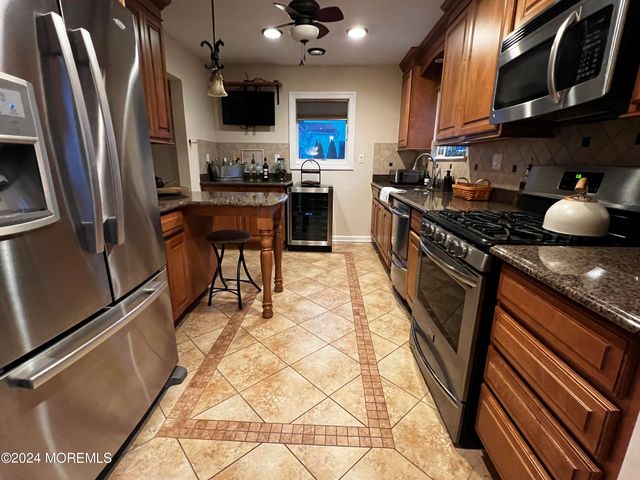 499 W Park Avenue, Oakhurst, NJ 07755