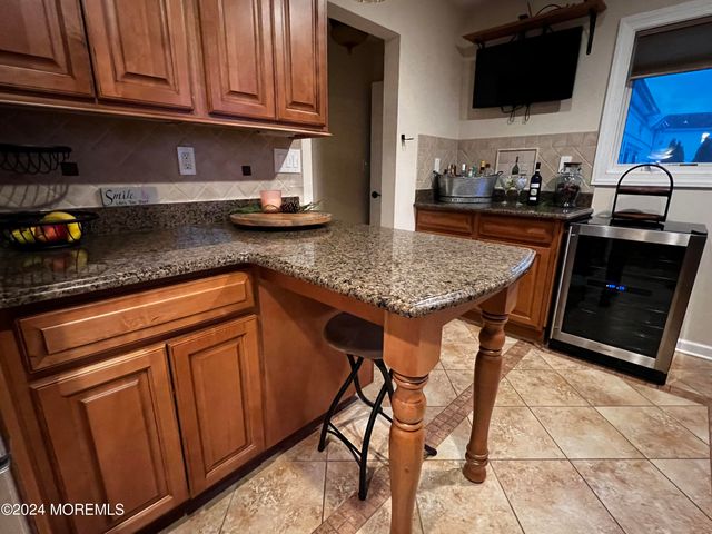 499 W Park Avenue, Oakhurst, NJ 07755