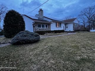 499 W Park Avenue, Oakhurst, NJ 07755