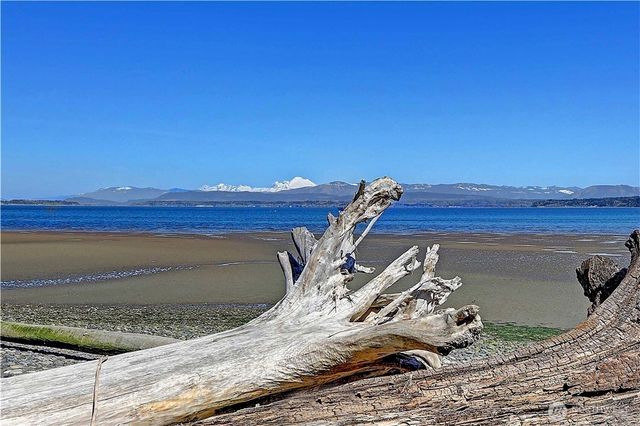 1952 SE Camano Drive, Camano Island, WA 98282