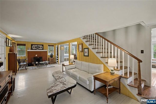 9 Winding Way, Woodcliff Lake, NJ 07677