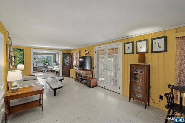 9 Winding Way, Woodcliff Lake, NJ 07677