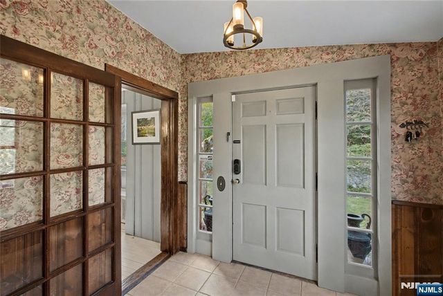 9 Winding Way, Woodcliff Lake, NJ 07677