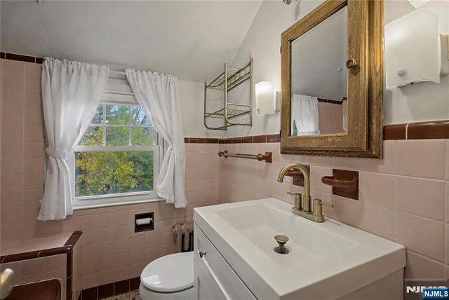 9 Winding Way, Woodcliff Lake, NJ 07677