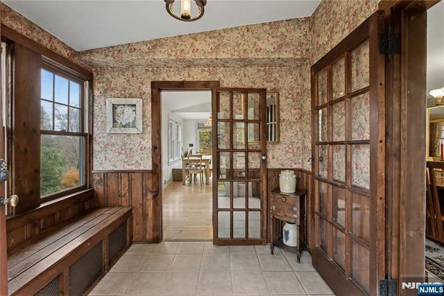 9 Winding Way, Woodcliff Lake, NJ 07677