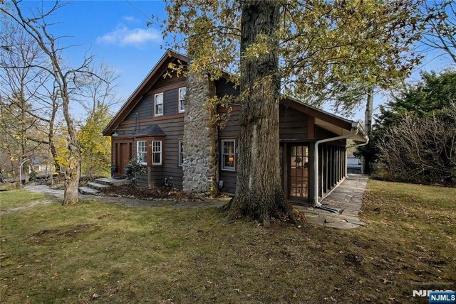 9 Winding Way, Woodcliff Lake, NJ 07677