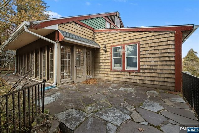 9 Winding Way, Woodcliff Lake, NJ 07677