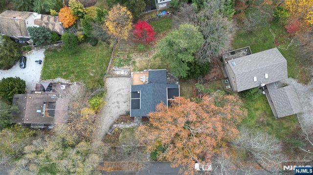 9 Winding Way, Woodcliff Lake, NJ 07677