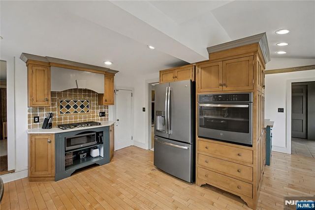 9 Winding Way, Woodcliff Lake, NJ 07677