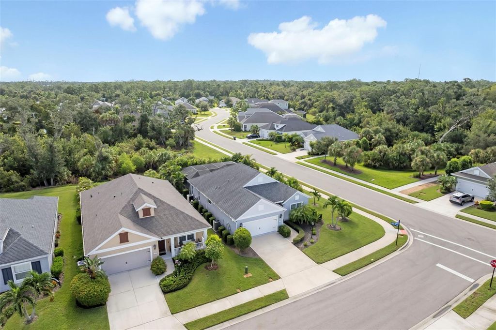 Image 12 of property listing at 4727 CREEKRIDGE COURT, Bradenton, FL 34203