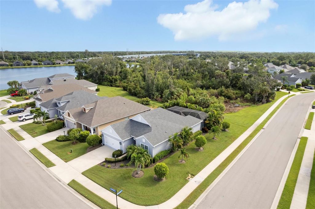 Image 13 of property listing at 4727 CREEKRIDGE COURT, Bradenton, FL 34203