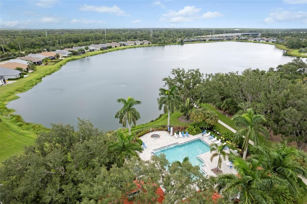 Image 14 of property listing at 4727 CREEKRIDGE COURT, Bradenton, FL 34203