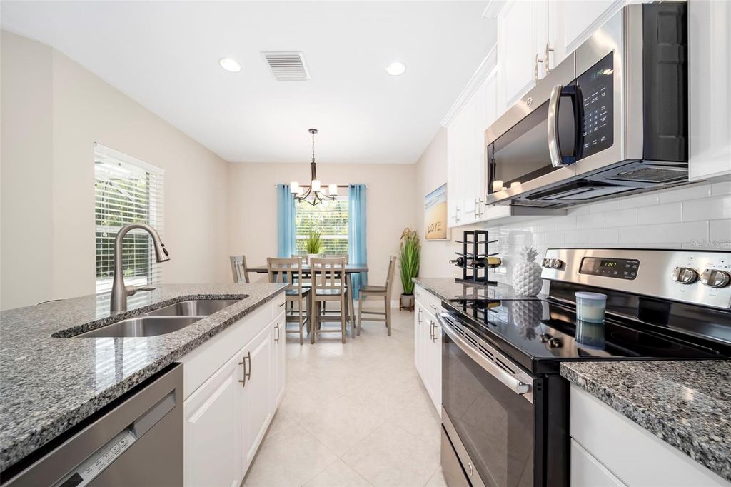 Image 24 of property listing at 4727 CREEKRIDGE COURT, Bradenton, FL 34203