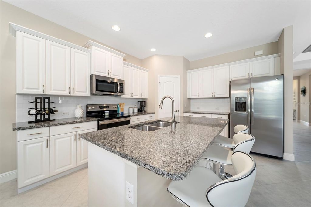 Image 27 of property listing at 4727 CREEKRIDGE COURT, Bradenton, FL 34203