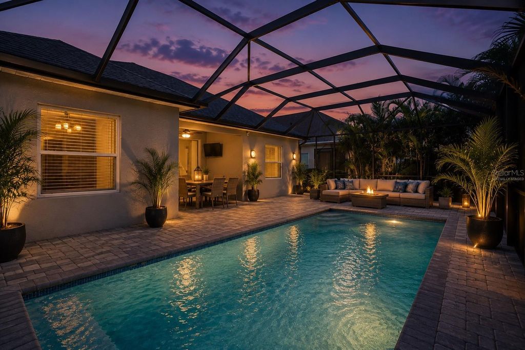 Image 4 of property listing at 4727 CREEKRIDGE COURT, Bradenton, FL 34203