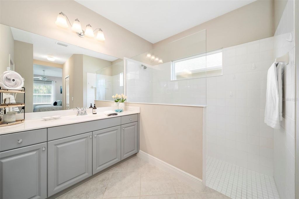 Image 40 of property listing at 4727 CREEKRIDGE COURT, Bradenton, FL 34203