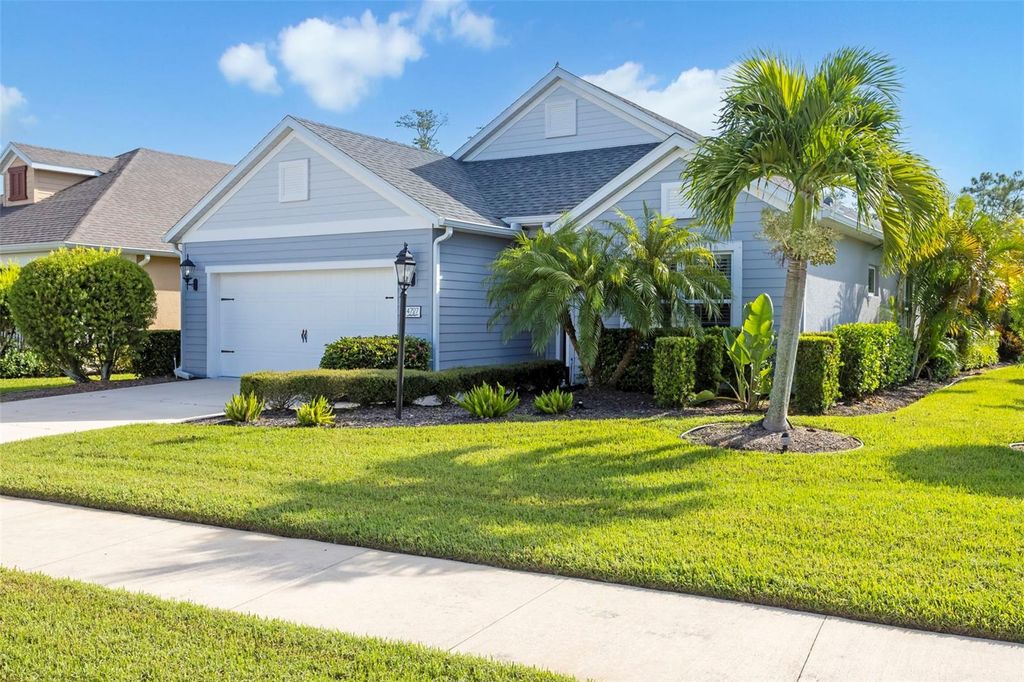 Image 5 of property listing at 4727 CREEKRIDGE COURT, Bradenton, FL 34203