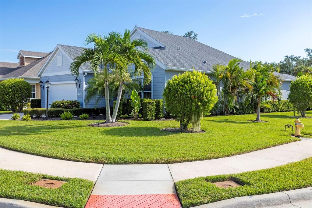 Image 6 of property listing at 4727 CREEKRIDGE COURT, Bradenton, FL 34203