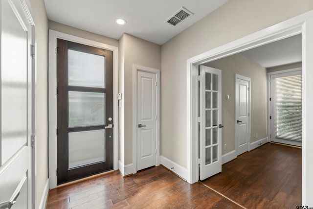 5469 Larkin Street, Houston, TX 77008