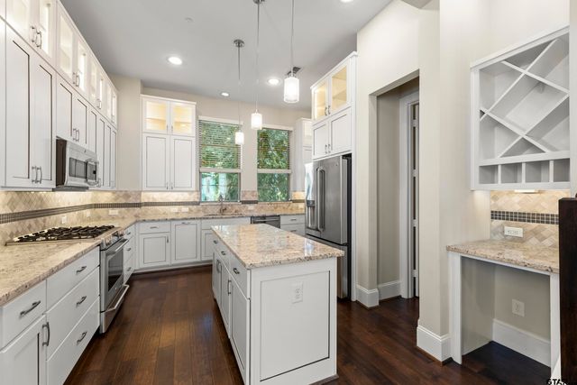 5469 Larkin Street, Houston, TX 77008