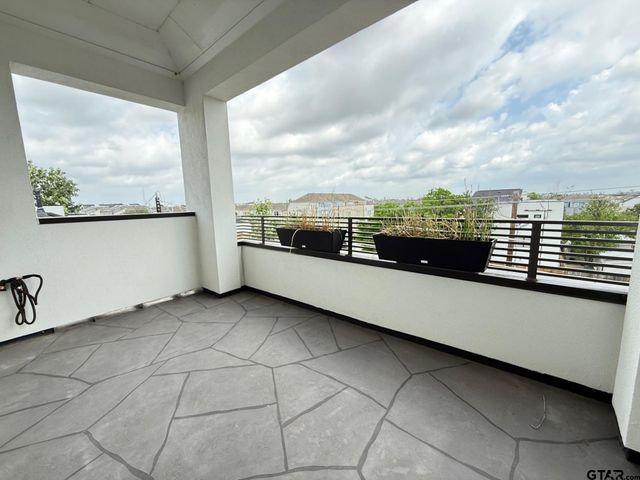 5469 Larkin Street, Houston, TX 77008