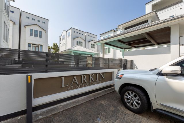 5469 Larkin Street, Houston, TX 77008